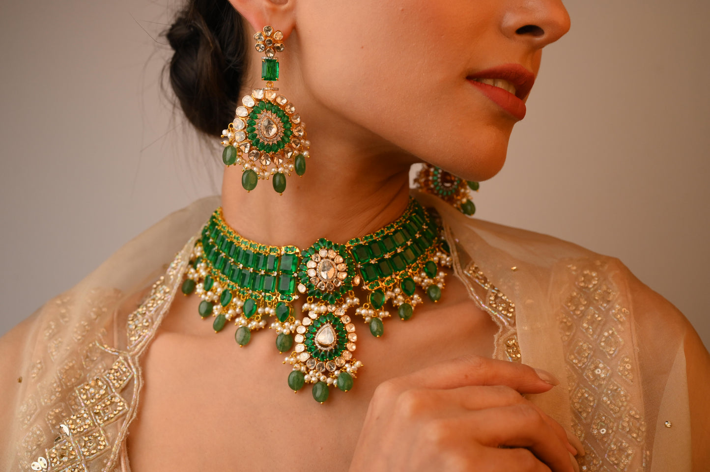 Emerald's Grand Attire (Necklace)