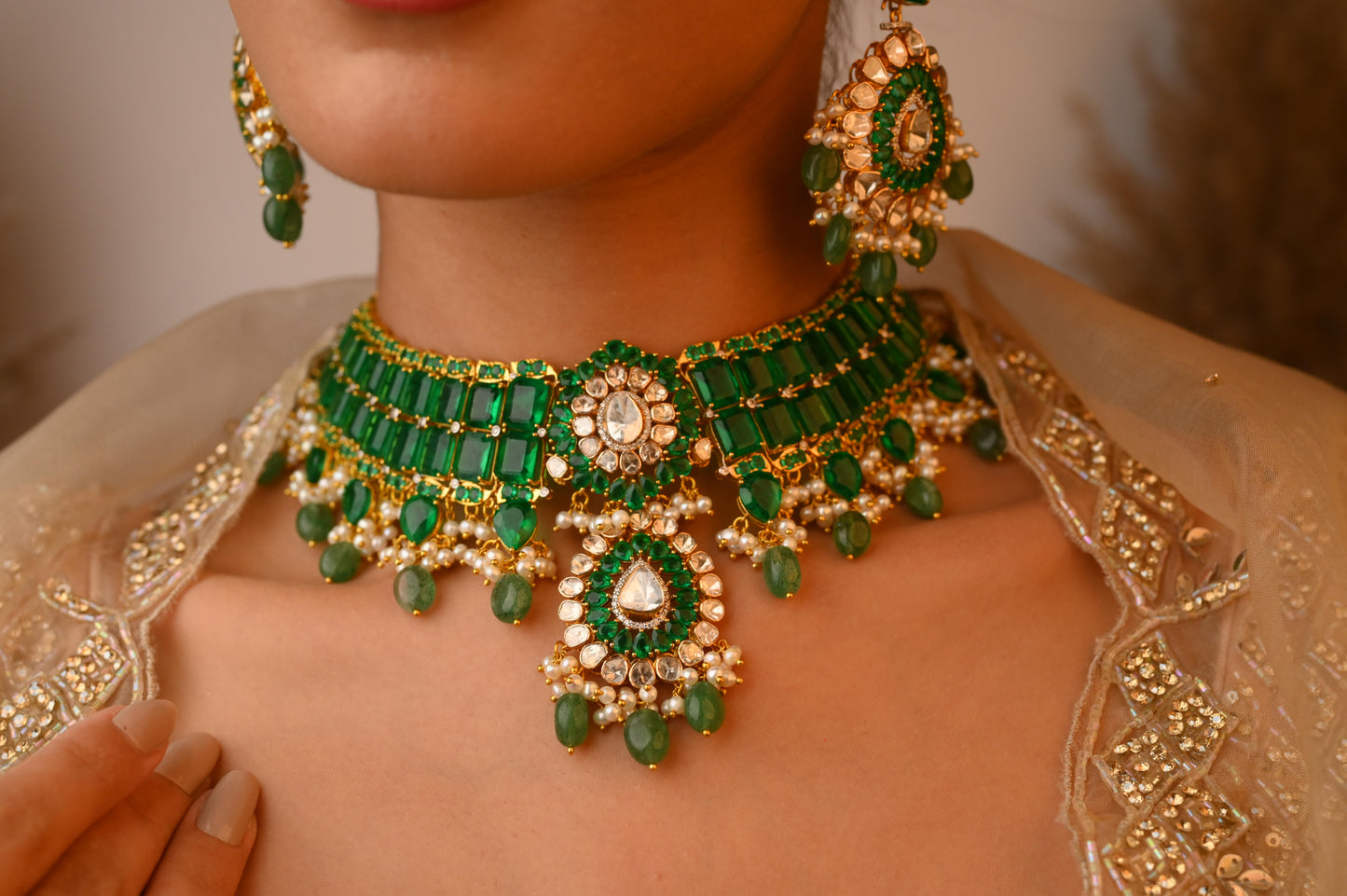Emerald's Grand Attire (Necklace)